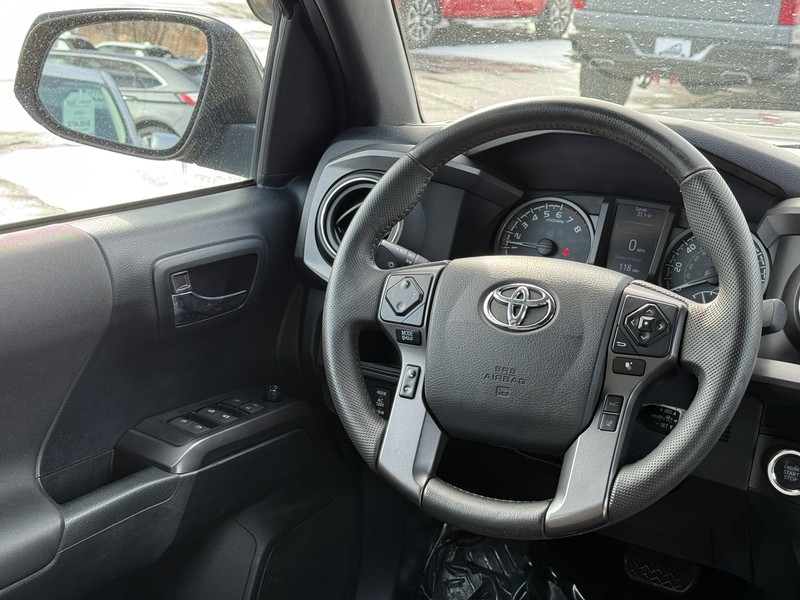 Toyota Tacoma 4WD Vehicle Image 13