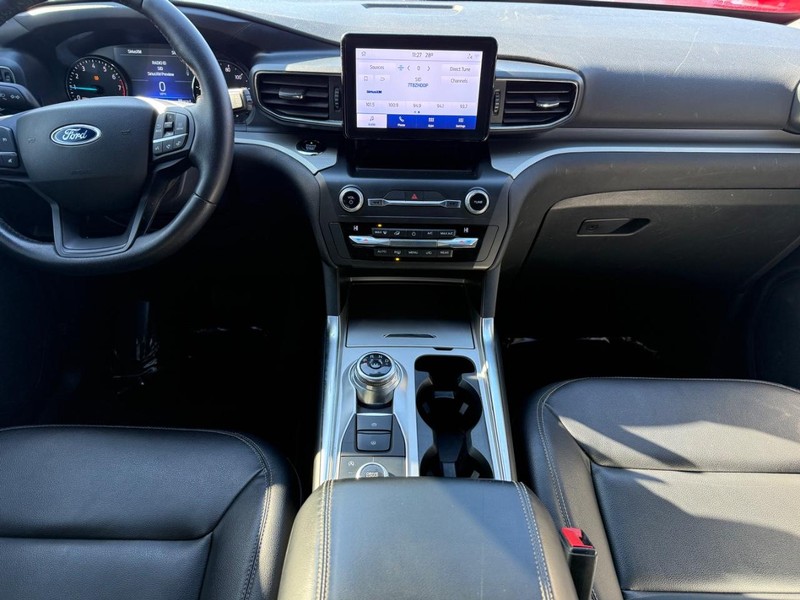 Ford Explorer Vehicle Image 08