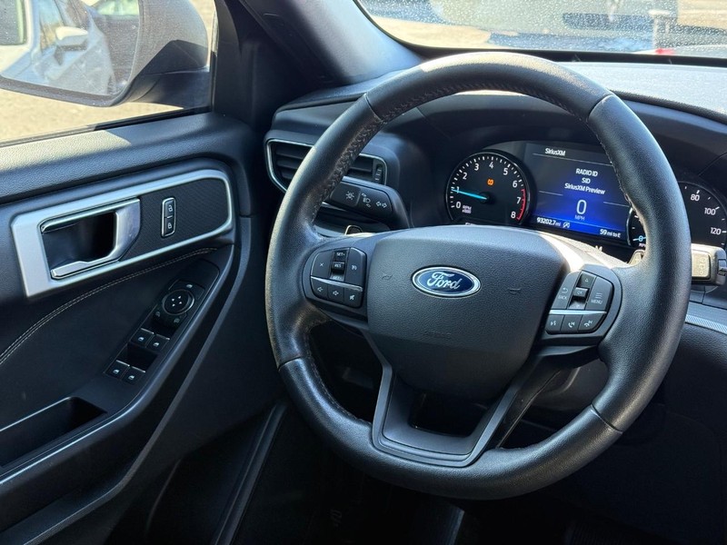 Ford Explorer Vehicle Image 11