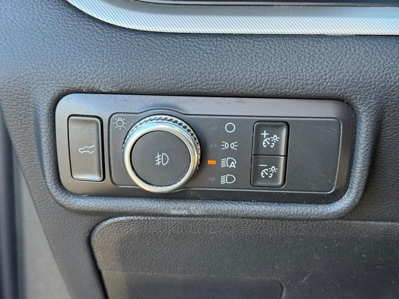 Ford Explorer Vehicle Image 16