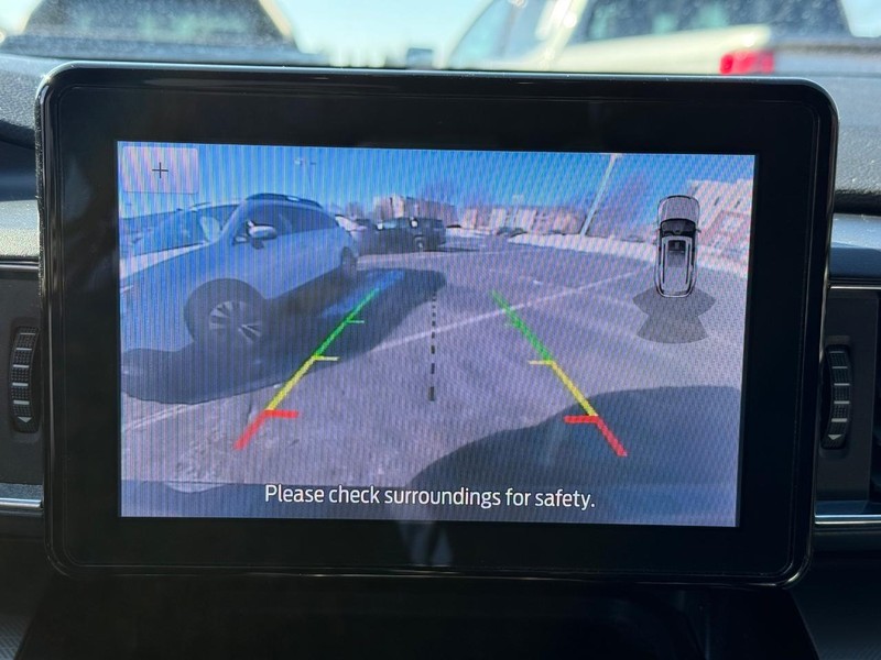 Ford Explorer Vehicle Image 17