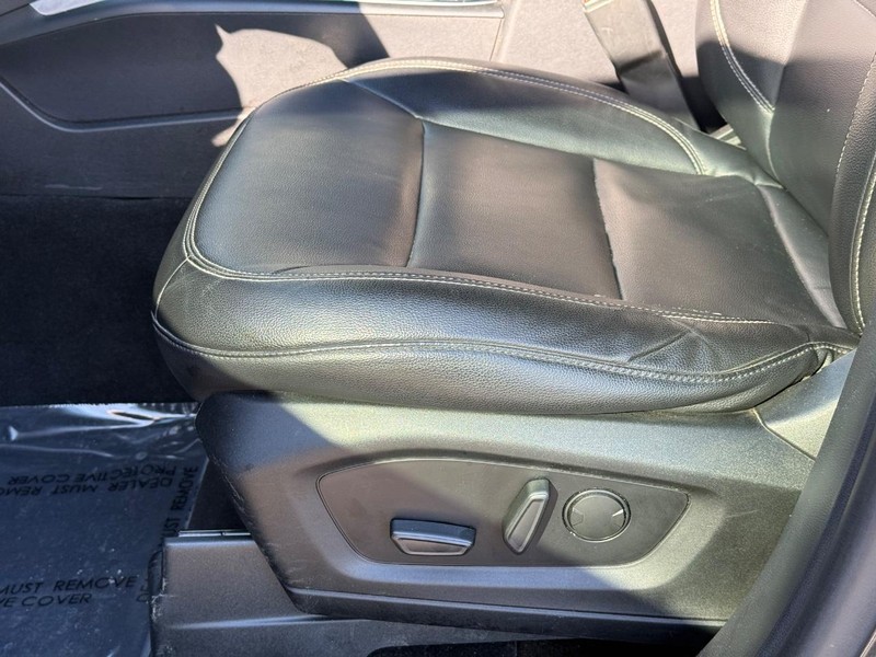 Ford Explorer Vehicle Image 19