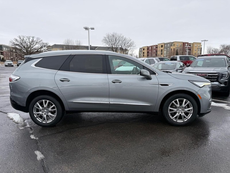 Buick Enclave Vehicle Image 02