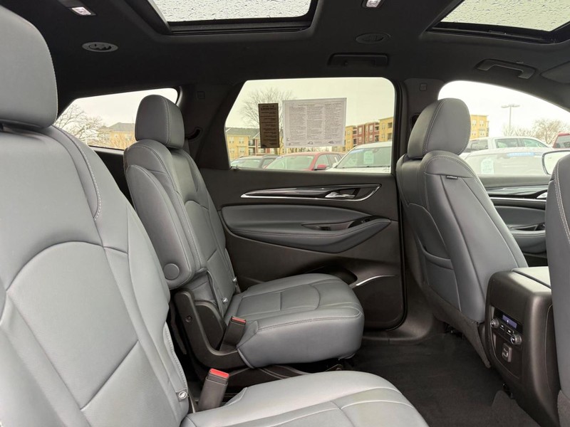 Buick Enclave Vehicle Image 11