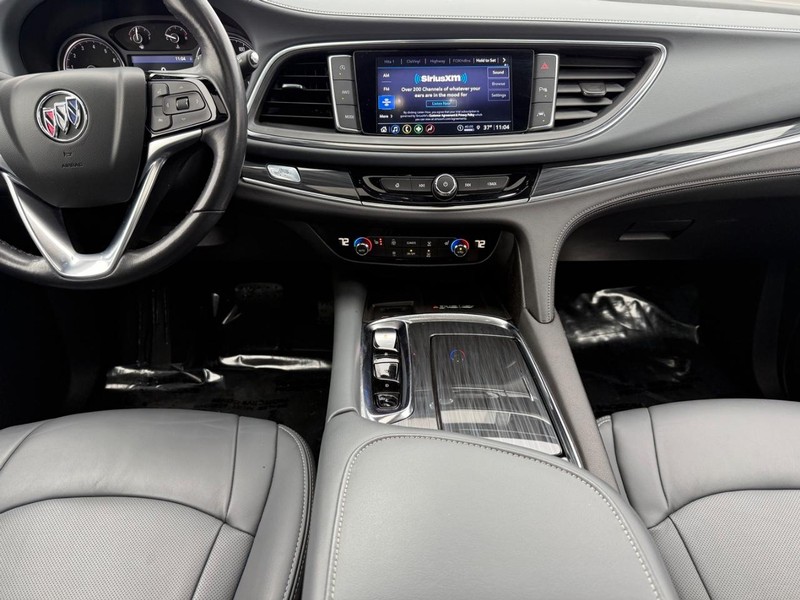 Buick Enclave Vehicle Image 12