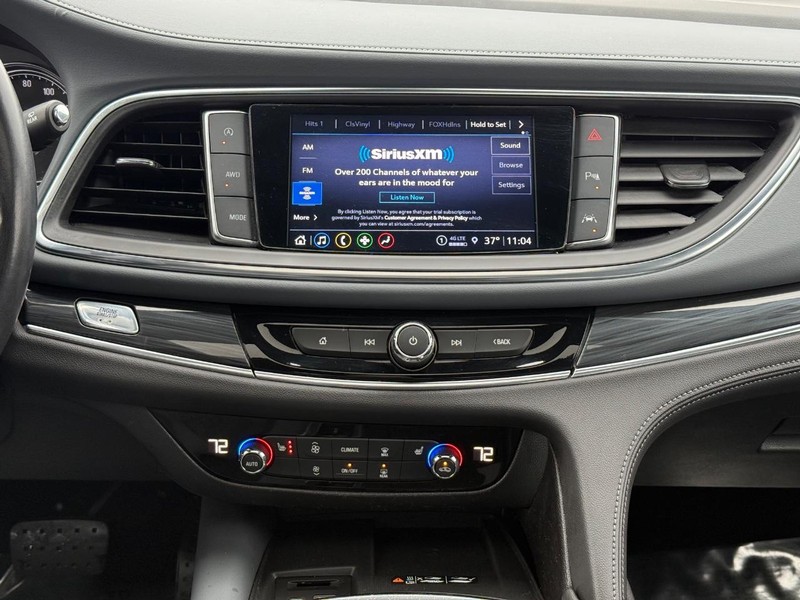 Buick Enclave Vehicle Image 13