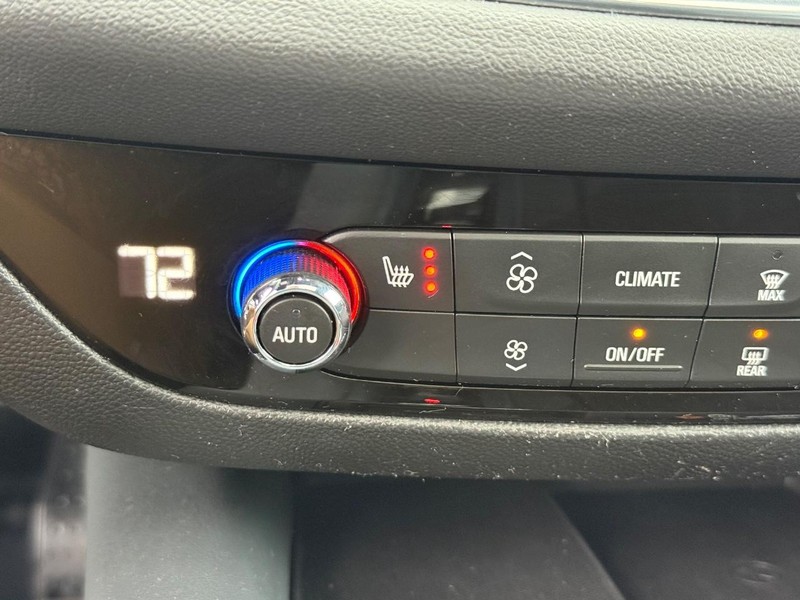 Buick Enclave Vehicle Image 21