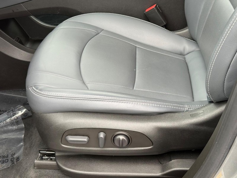 Buick Enclave Vehicle Image 23