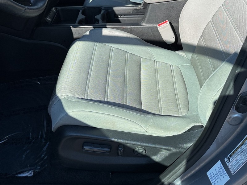 Honda CR-V Vehicle Image 22