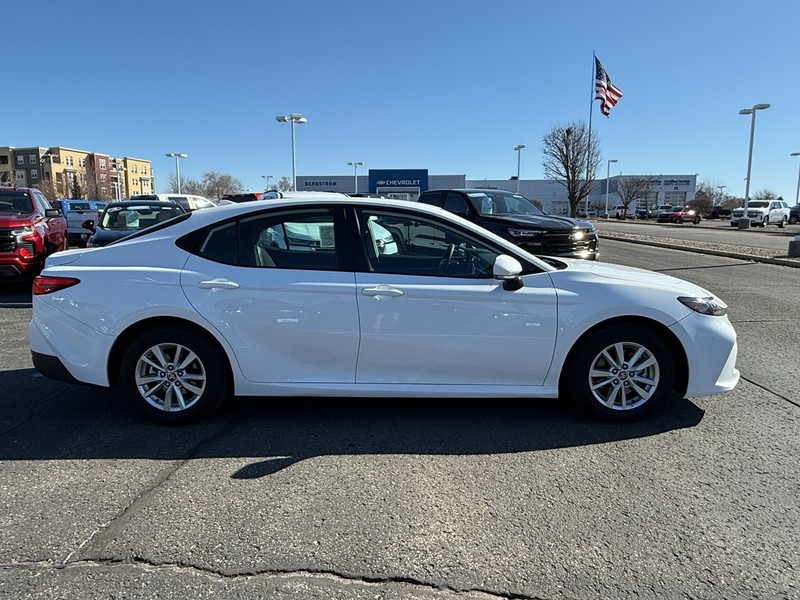 Toyota Camry Vehicle Image 02