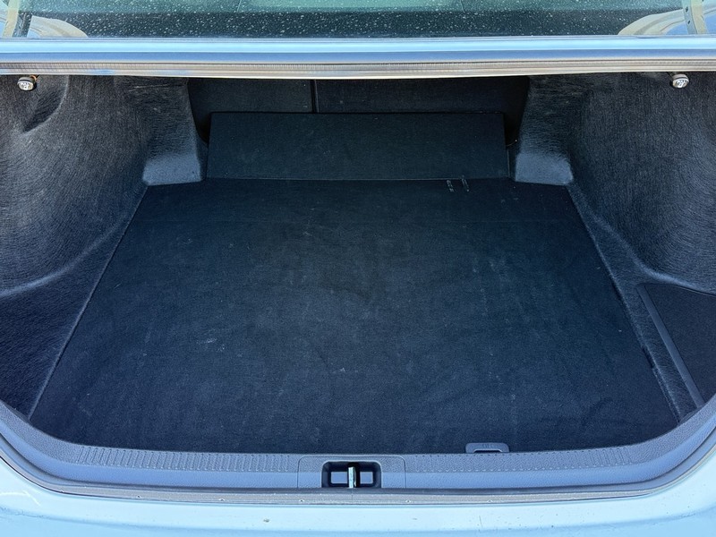 Toyota Camry Vehicle Image 05