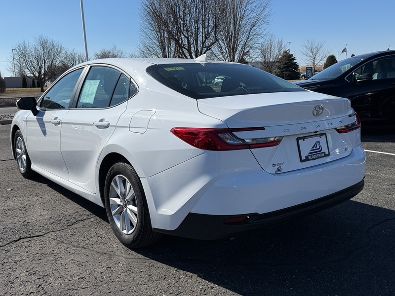 Toyota Camry Vehicle Image 06