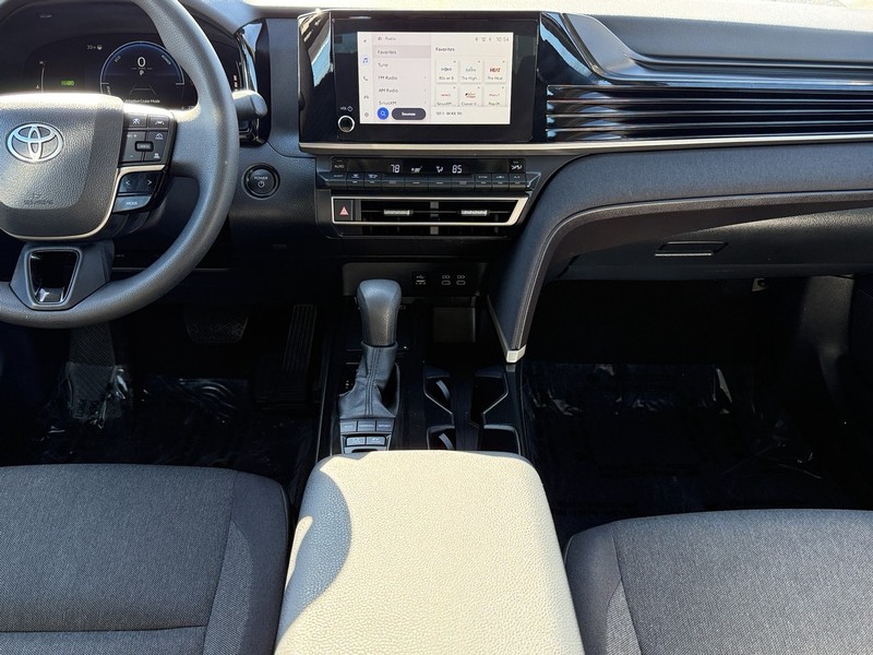 Toyota Camry Vehicle Image 11