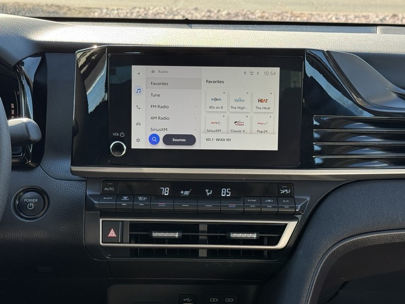 Toyota Camry Vehicle Image 12