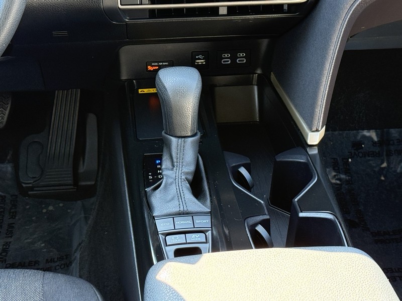 Toyota Camry Vehicle Image 13