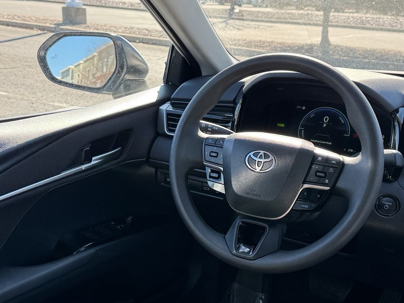 Toyota Camry Vehicle Image 14