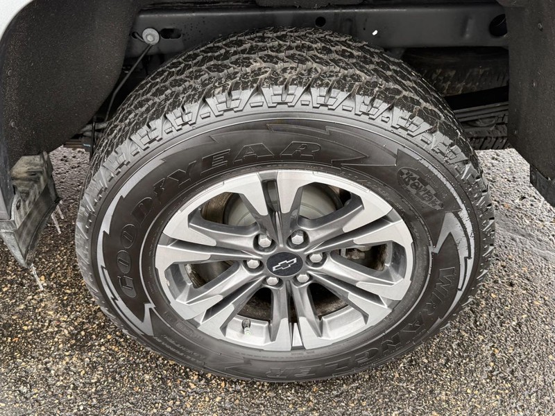 Chevrolet Colorado Vehicle Full-screen Gallery Image 06