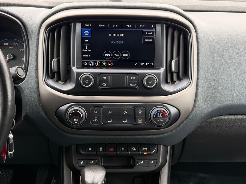 Chevrolet Colorado Vehicle Full-screen Gallery Image 11