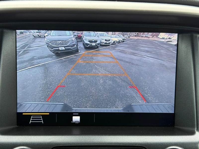 Chevrolet Colorado Vehicle Full-screen Gallery Image 18