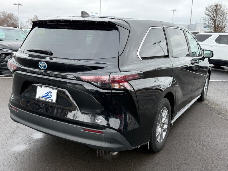 Toyota Sienna Vehicle Image 03