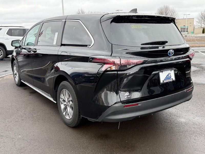 Toyota Sienna Vehicle Image 05
