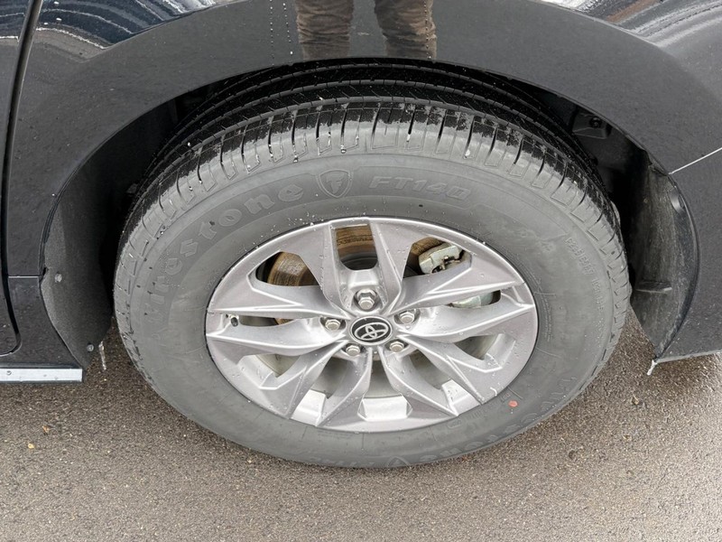 Toyota Sienna Vehicle Image 06