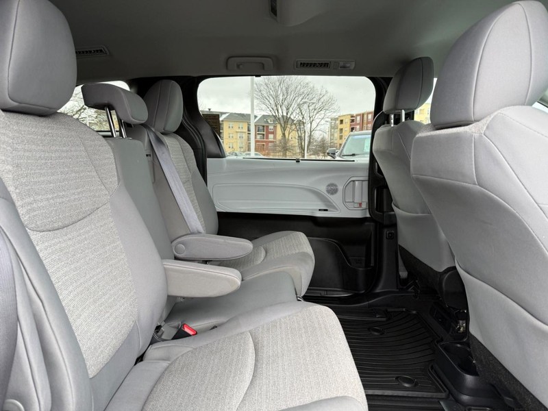 Toyota Sienna Vehicle Image 10