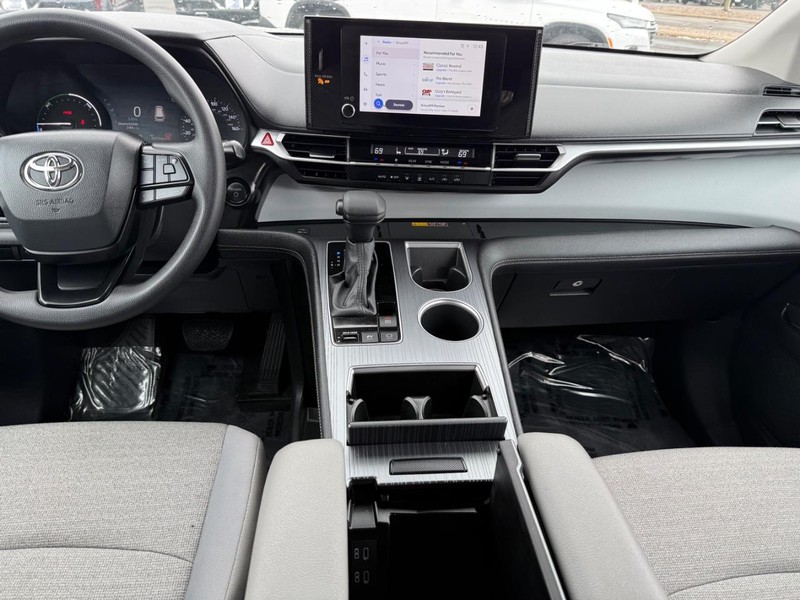 Toyota Sienna Vehicle Image 11