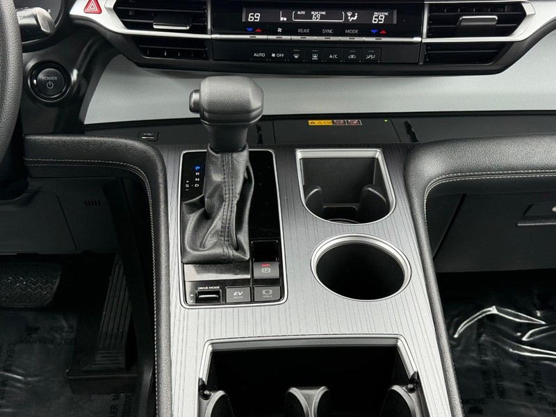 Toyota Sienna Vehicle Image 13
