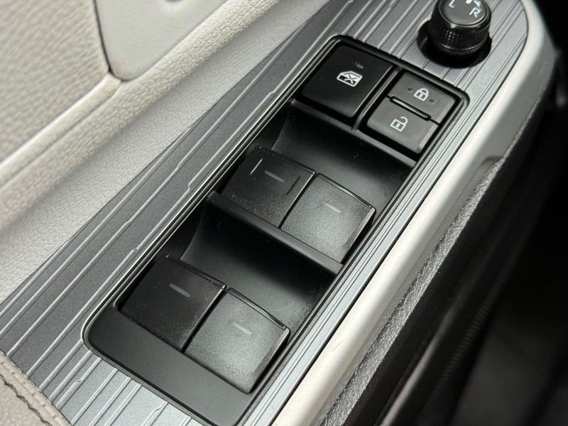 Toyota Sienna Vehicle Image 20