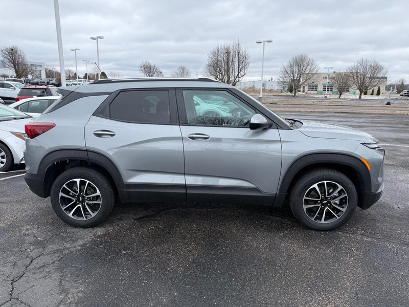 Chevrolet Trailblazer Vehicle Full-screen Gallery Image 02