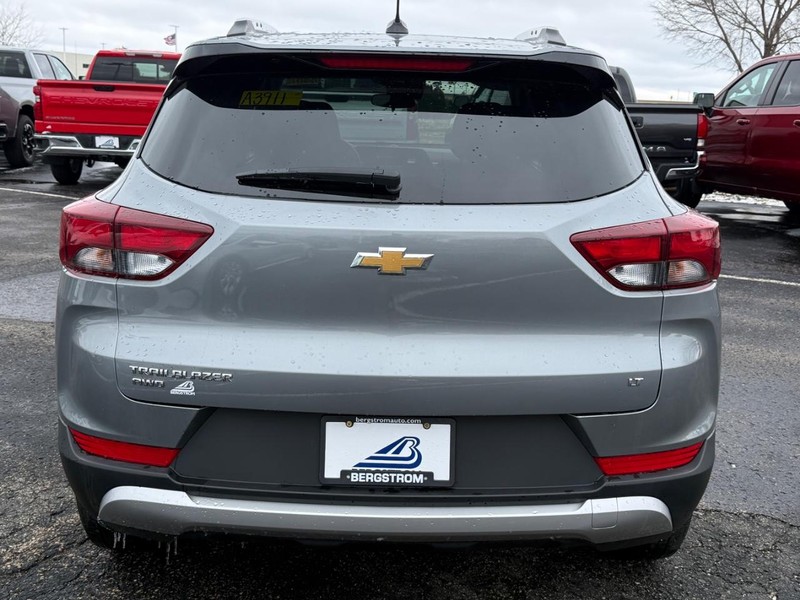 Chevrolet Trailblazer Vehicle Full-screen Gallery Image 04