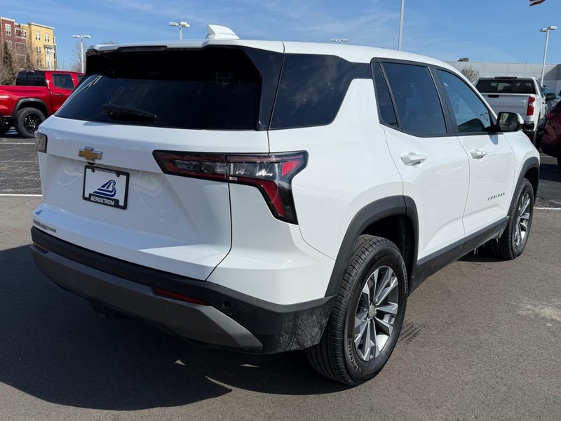 Chevrolet Equinox Vehicle Image 03