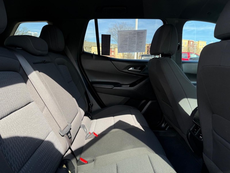 Chevrolet Equinox Vehicle Image 10