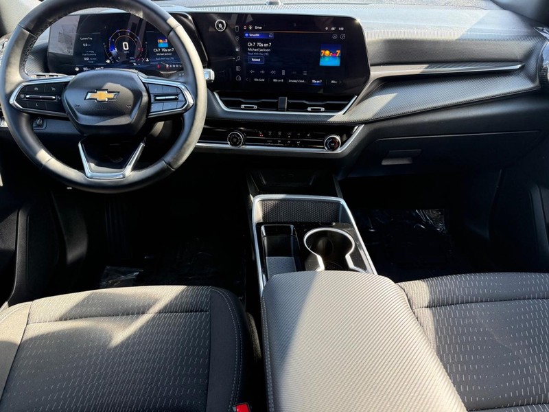 Chevrolet Equinox Vehicle Image 11
