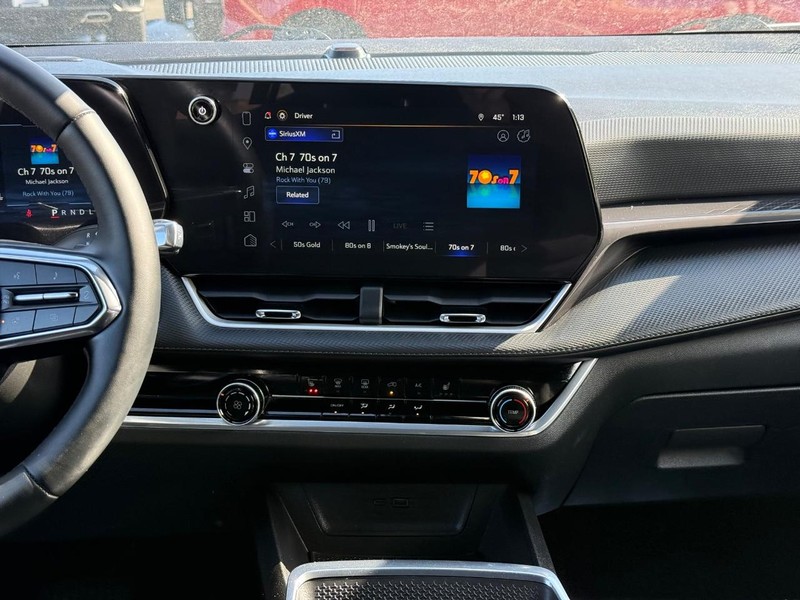 Chevrolet Equinox Vehicle Image 12