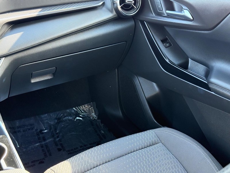 Chevrolet Equinox Vehicle Image 14