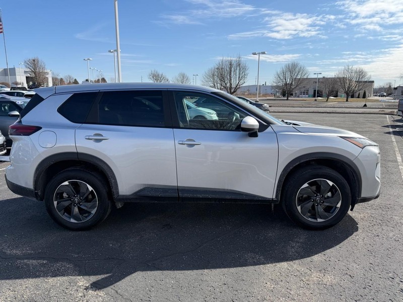 Nissan Rogue Vehicle Image 02