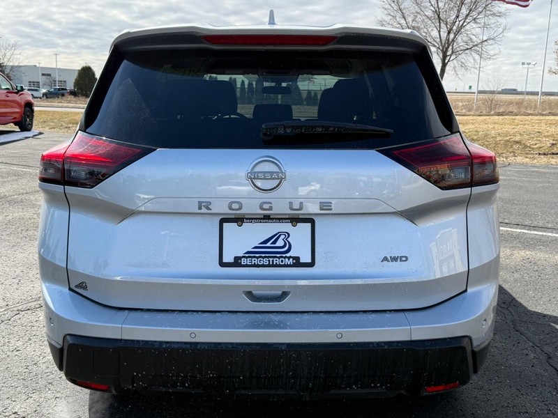 Nissan Rogue Vehicle Image 04