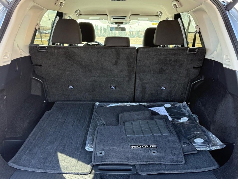 Nissan Rogue Vehicle Image 05