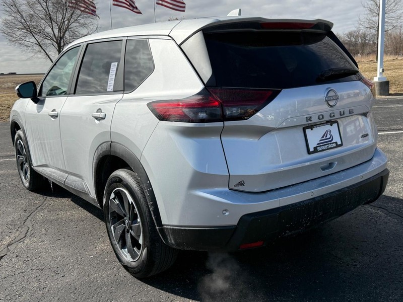 Nissan Rogue Vehicle Image 06