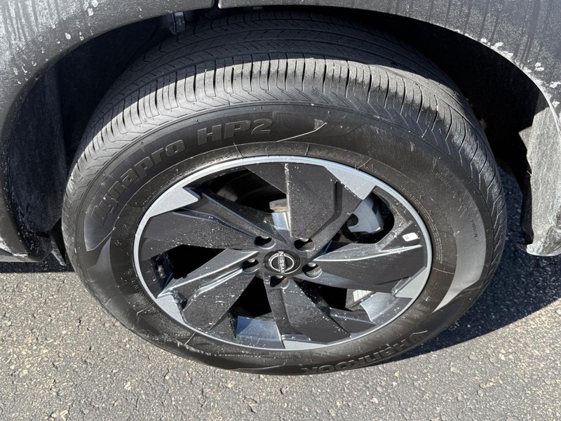 Nissan Rogue Vehicle Image 07