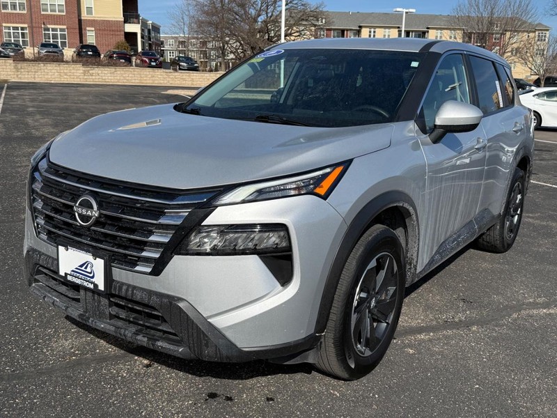 Nissan Rogue Vehicle Image 08