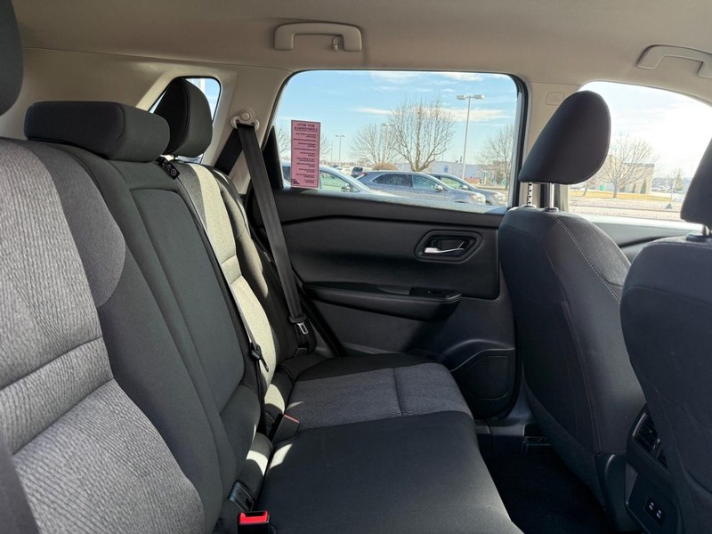 Nissan Rogue Vehicle Image 10