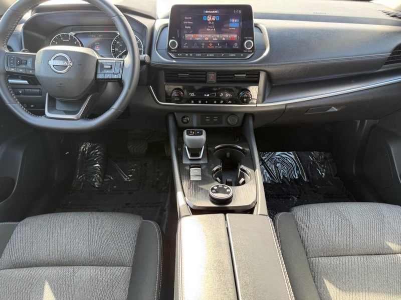 Nissan Rogue Vehicle Image 11