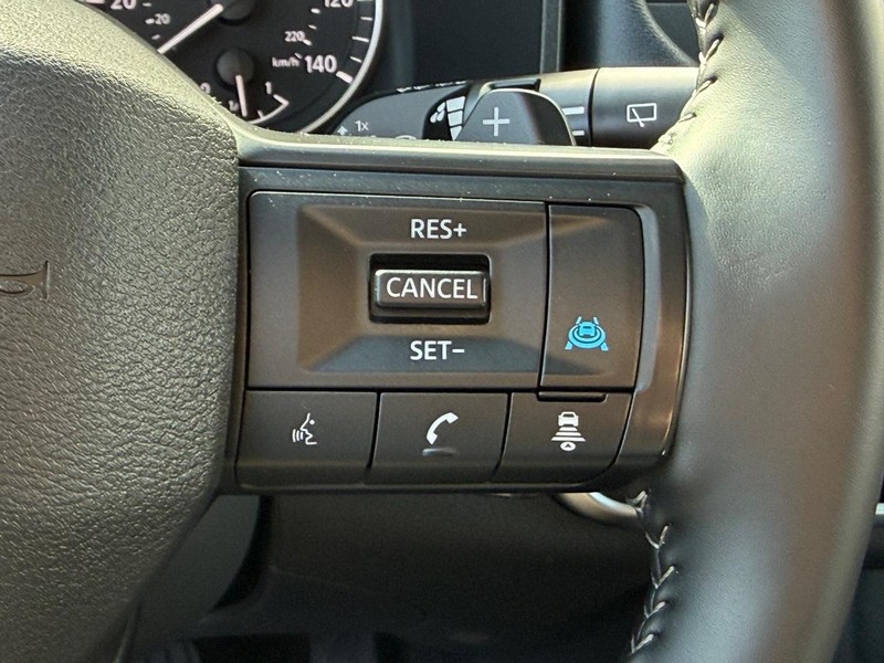 Nissan Rogue Vehicle Image 18