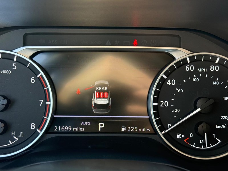 Nissan Rogue Vehicle Image 19