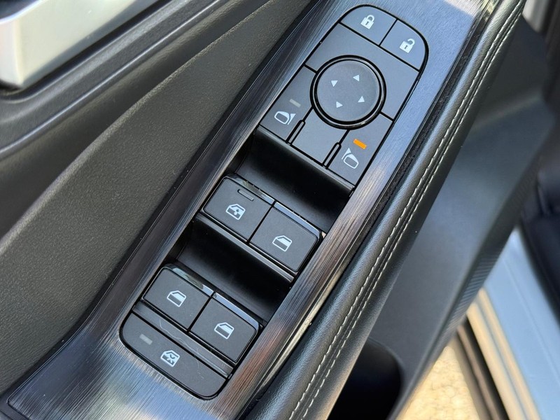 Nissan Rogue Vehicle Image 21