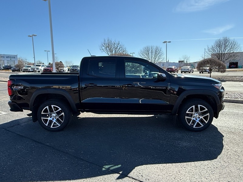 Chevrolet Colorado Vehicle Full-screen Gallery Image 02