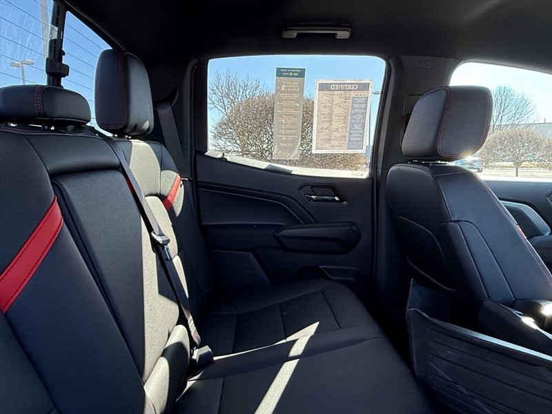 Chevrolet Colorado Vehicle Full-screen Gallery Image 10